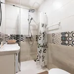 Apartament Charming 1br In Superb Location, Free Parking & Wi-fi