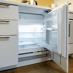 Apartament Charming 1br In Superb Location, Free Parking & Wi-fi