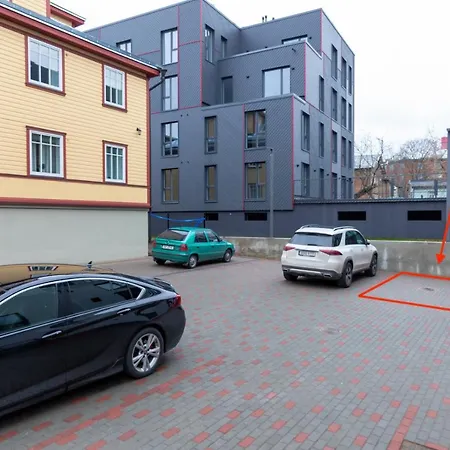 Charming 1br In Superb Location, Free Parking & Wi-fi Tallin