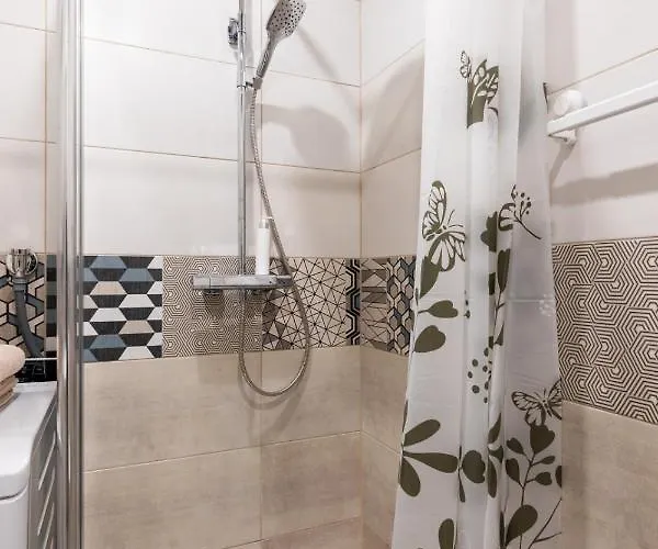 Апартаменты Charming 1br In Superb Location, Free Parking & Wi-fi *