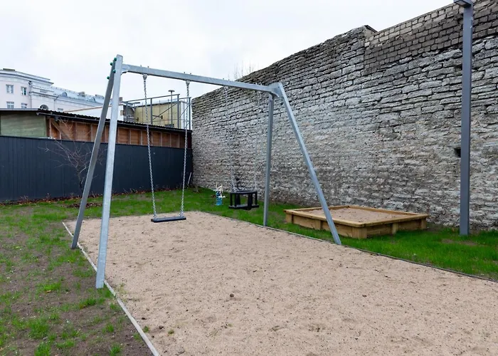 Апартаменты Charming 1br In Superb Location, Free Parking & Wi-fi