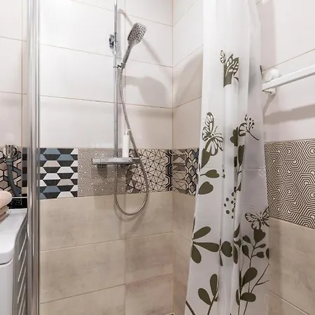 Apartman Charming 1br In Superb Location, Free Parking & Wi-fi *