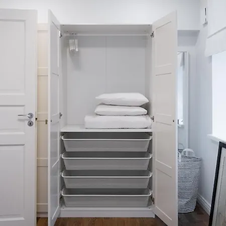 Apartman Charming 1br In Superb Location, Free Parking & Wi-fi *