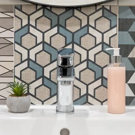 Apartman Charming 1br In Superb Location, Free Parking & Wi-fi