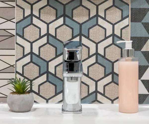 Appartement Charming 1br In Superb Location, Free Parking & Wi-fi